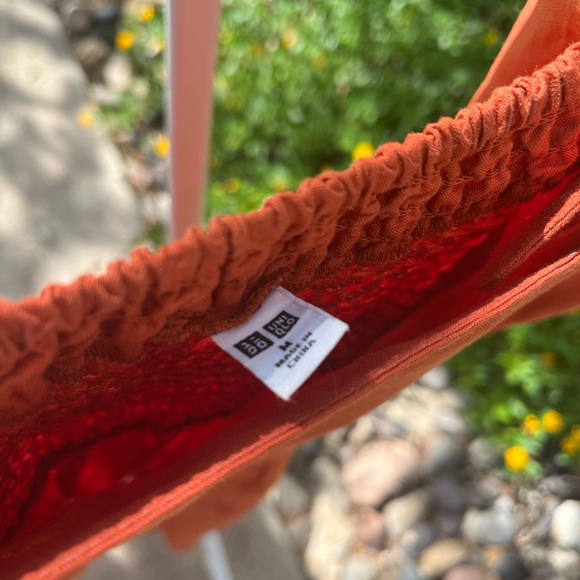 Uniqlo linen blend shirred orange dress with adjustable straps, size medium. - Picture 4 of 4